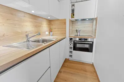 Küche/Küchenzeile in der Unterkunft Montana Village - appartement rénové, 5 pers