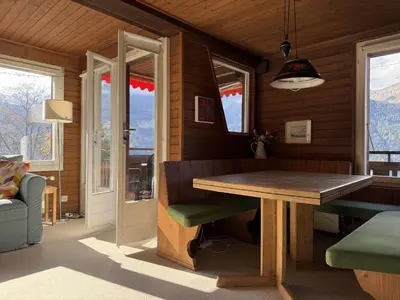 Ein Sitzbereich in der Unterkunft Chalet Schweizerhof 4