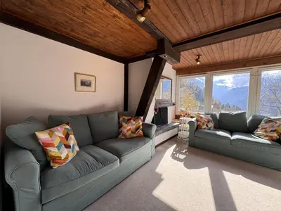 Ein Sitzbereich in der Unterkunft Chalet Schweizerhof 4