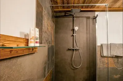 Ein Badezimmer in der Unterkunft Chalet Halten
