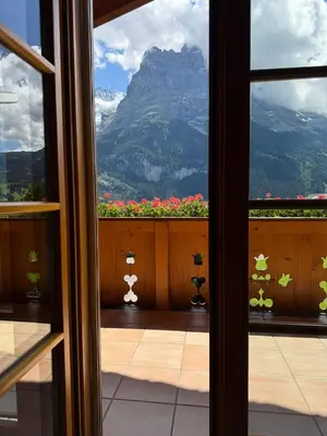 Ein allgemeiner Bergblick oder ein Berglick von des Ferienhauses aus