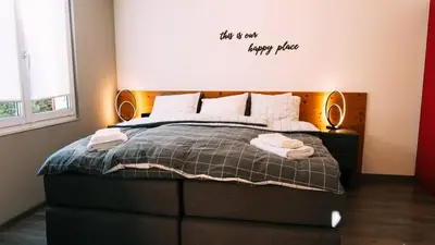 Ein Bett oder Betten in einem Zimmer der Unterkunft Swiss House with Mountain Views