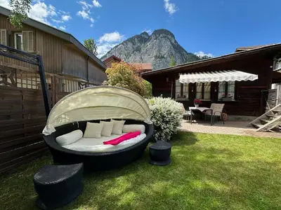 Ein allgemeiner Bergblick oder ein Berglick von des Ferienhauses aus