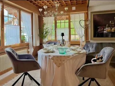 Ein Sitzbereich in der Unterkunft Chalet-Simmi