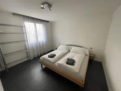 Ein Bett oder Betten in einem Zimmer der Unterkunft 3 Minuten vom Bahnhof-Apartment