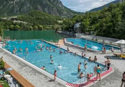 Der Swimmingpool an oder in der Nähe von Appartement rénové
