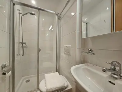 Ein Badezimmer in der Unterkunft Aramis Ground Floor