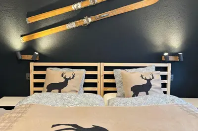 Ein Bett oder Betten in einem Zimmer der Unterkunft Chalet Lärchenheim, central SaasFee close to AlpinExpress