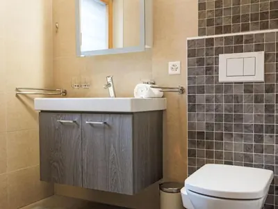 Ein Badezimmer in der Unterkunft Apartment Moulin du Raé A2 by Interhome