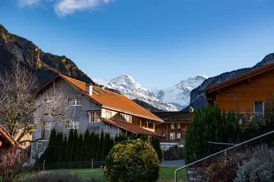 Ein allgemeiner Bergblick oder ein Berglick von des Ferienhauses aus