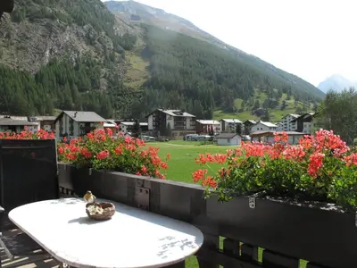 Ein allgemeiner Bergblick oder ein Berglick von der Ferienwohnung aus