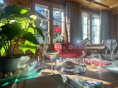 Getränke in der Unterkunft Cozy Room in Cozy Shared Flat - Prime Zermatt Location