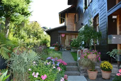 Ein Garten an der Unterkunft Ula's Holiday Apartments