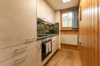 Küche/Küchenzeile in der Unterkunft Alphorn Chalet by Carista Homes
