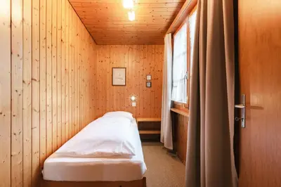 Ein Bett oder Betten in einem Zimmer der Unterkunft Alphorn Chalet by Carista Homes