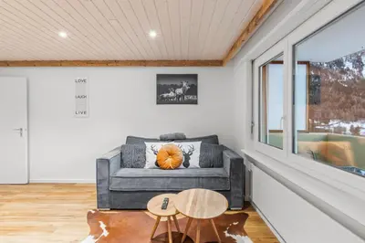 Ein Sitzbereich in der Unterkunft Elegant studio au coeur des Alpes