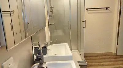 Ein Badezimmer in der Unterkunft ganzes Haus für dich 20min bis nach Interlaken und Adelboden