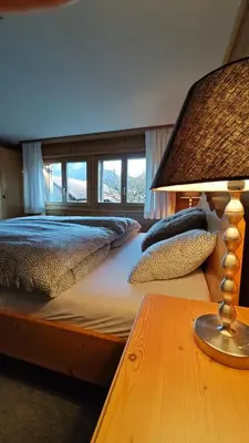 Ein Bett oder Betten in einem Zimmer der Unterkunft Charmantes Haus in Unterseen