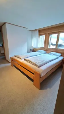 Ein Bett oder Betten in einem Zimmer der Unterkunft Charmantes Haus in Unterseen