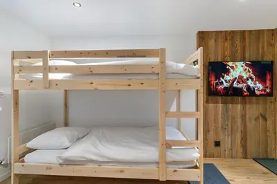Ein Bett oder Betten in einem Zimmer der Unterkunft Studio élégant au cœur des Alpes