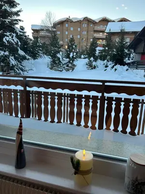 Ein Balkon oder eine Terrasse in der Unterkunft New studio in Crans center