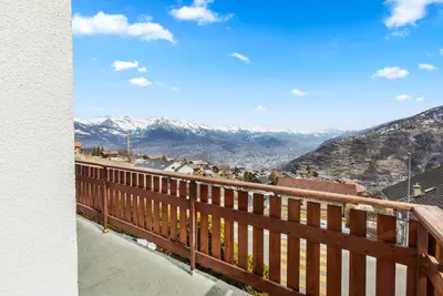 Ein allgemeiner Bergblick oder ein Berglick von der Ferienwohnung aus