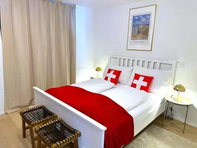 Ein Bett oder Betten in einem Zimmer der Unterkunft SwissHut Modern 5min Interlaken West Station - Apart. Rugen 1