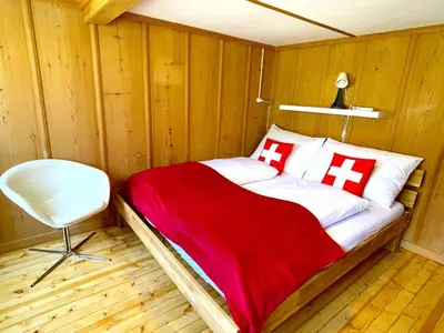 Ein Bett oder Betten in einem Zimmer der Unterkunft Lake Thun Alps Scenic Views and Concierge by SwissHut