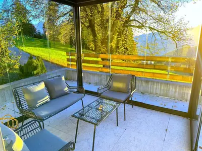Ein Balkon oder eine Terrasse in der Unterkunft SwissHut Modern Chalet with Spa - Chalet Beunden