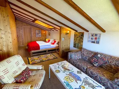 Ein Bett oder Betten in einem Zimmer der Unterkunft Lake Thun Alps Scenic Views and Concierge by SwissHut