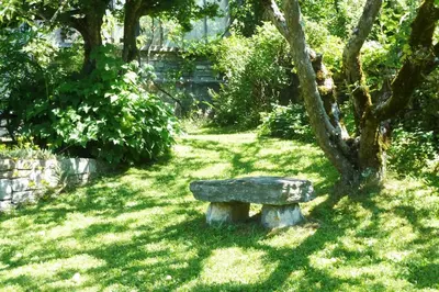 Ein Garten an der Unterkunft Top floor flat with lake view and balcony