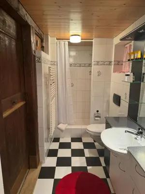 Ein Badezimmer in der Unterkunft Chalet Schluecht
