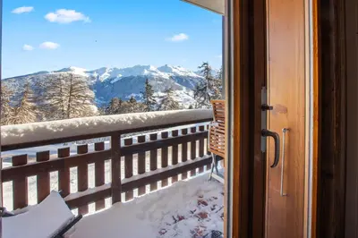Ein allgemeiner Bergblick oder ein Berglick von der Ferienwohnung aus