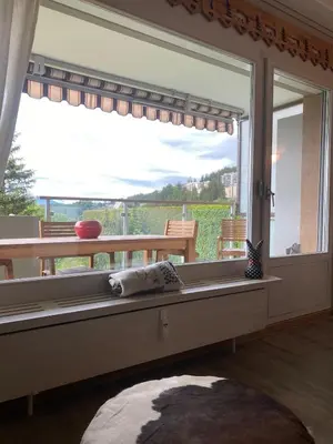Ein allgemeiner Bergblick oder ein Berglick von der Ferienwohnung aus