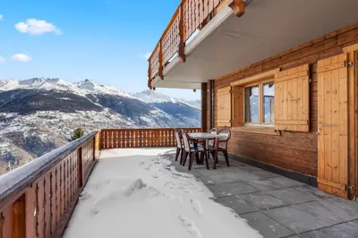 Ein allgemeiner Bergblick oder ein Berglick von der Ferienwohnung aus