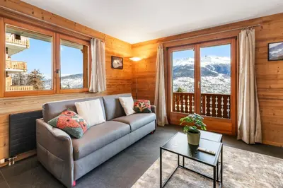 Ein allgemeiner Bergblick oder ein Berglick von der Ferienwohnung aus