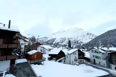 Ein allgemeiner Bergblick oder ein Berglick von der Ferienwohnung aus