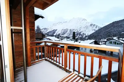 Ein allgemeiner Bergblick oder ein Berglick von der Ferienwohnung aus