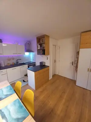 Küche/Küchenzeile in der Unterkunft Modernes Studio bei Gemmi und Sportarena