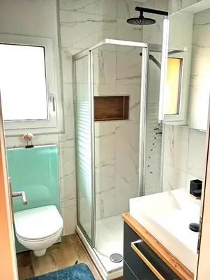Ein Badezimmer in der Unterkunft Modernes Studio bei Gemmi und Sportarena