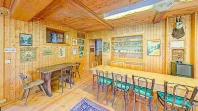 Ein Restaurant oder anderes Speiselokal in der Unterkunft Chalet Rosablanche, since 1929 - peace, quiet & tradition