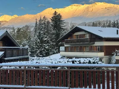Ein allgemeiner Bergblick oder ein Berglick von der Ferienwohnung aus