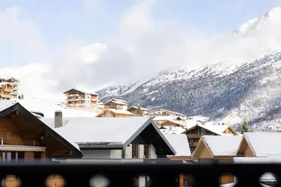 Ein allgemeiner Bergblick oder ein Berglick von des Hotels aus