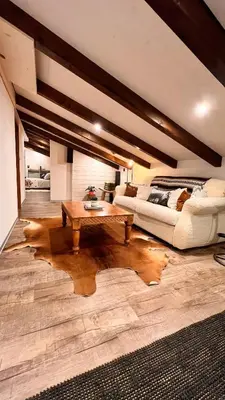 Ein Sitzbereich in der Unterkunft Cozy Alpine Attic