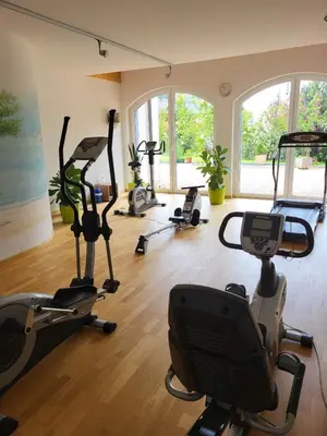 Das Fitnesscenter und/oder die Fitnesseinrichtungen in der Unterkunft Résidence au cœur du village
