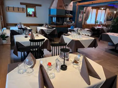 Ein Restaurant oder anderes Speiselokal in der Unterkunft B&B Restaurant Pizzeria Mamma Mia