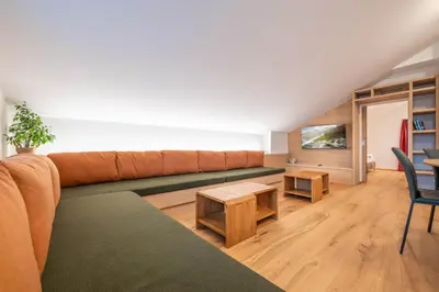 Ein Sitzbereich in der Unterkunft central luxury penthouse with great matterhorn view