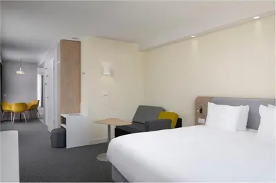 Ein Bett oder Betten in einem Zimmer der Unterkunft Holiday Inn Express & Suites Sion by IHG