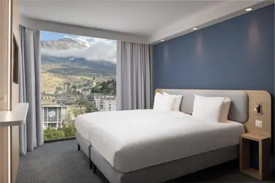Ein allgemeiner Bergblick oder ein Berglick von des Hotels aus