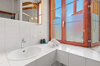 Ein Badezimmer in der Unterkunft Appartement élégant dans le Château des Vidomnes